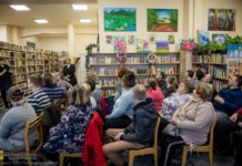 Biblioteka: Wystawa prac uczestników Środowiskowego Domu Samopomocy w Tomaszkowicach – ZDJĘCIA