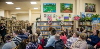 Biblioteka: Wystawa prac uczestników Środowiskowego Domu Samopomocy w Tomaszkowicach – ZDJĘCIA