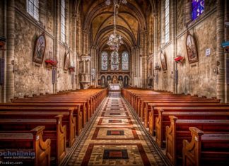 W niedzielę na mszy maksymalnie 50 osób. Zakaz zgromadzeń publicznych