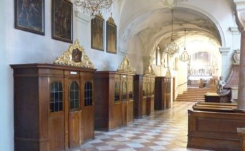 „Chcielibyśmy uniknąć zamykania kościołów”. Spowiedzi przez Skype’a nie będzie