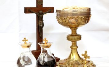 Biskup tarnowski: W związku z pandemią dyspensa od obowiązku uczestnictwa w mszy