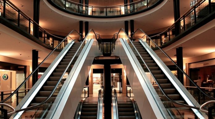 RMF: „Dłużej poczekamy na otwarcie szkół i galerii handlowych”. Rząd otworzy natomiast parki i lasy