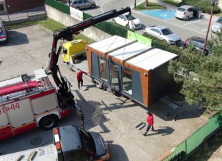 Bochnia. Ludzie wspierają ratowników. Już nie tylko maseczki – dziś dostali… kontener! – WIDEO