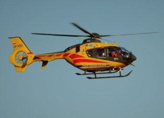 Wypadek na budowie hali sportowej w Łapczycy. Robotnik w stanie krytycznym – WIDEO