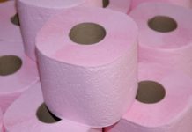 Zakupy w czasie pandemii: makarony, papier toaletowy, a nawet broń znikają ze sklepów