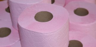 Zakupy w czasie pandemii: makarony, papier toaletowy, a nawet broń znikają ze sklepów