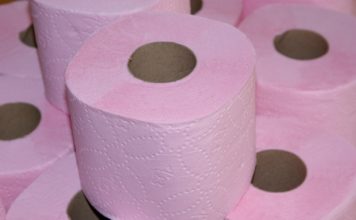 Zakupy w czasie pandemii: makarony, papier toaletowy, a nawet broń znikają ze sklepów