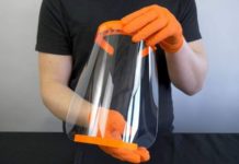 Na drukarkach 3D produkują przyłbice dla placówek medycznych