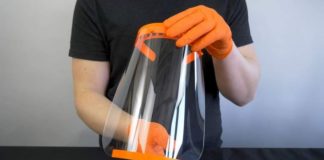 Na drukarkach 3D produkują przyłbice dla placówek medycznych