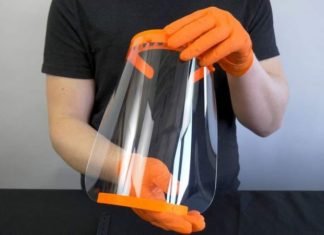 Na drukarkach 3D produkują przyłbice dla placówek medycznych