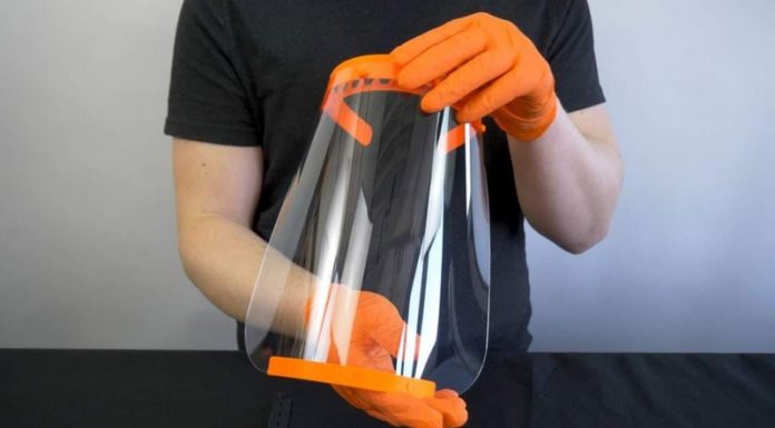 Na drukarkach 3D produkują przyłbice dla placówek medycznych