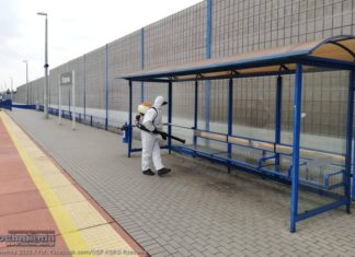Rzezawa. Strażacy zdezynfekowali wiaty przystankowe