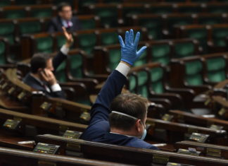 A więc jednak. Wybory prezydenta tylko korespondencyjnie. Jak zagłosowali nasi posłowie?
