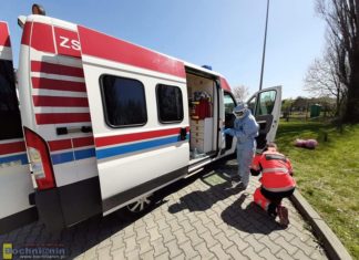 Medycy skoszarowani przy DPS. Sytuacja coraz bardziej pod kontrolą