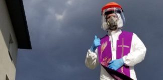 Ksiądz pomagający w bocheńskim DPS-ie: „Jesteśmy częścią sztafety”