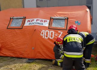 Bochnia. Przed szpitalem stanął specjalny namiot. To tam najpierw trafią pacjenci