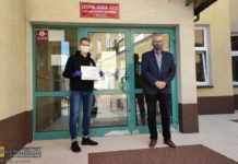 Maturzyści z ZS Nr 3 pieniądze przeznaczone na wycieczkę przekazali do DPS. Wsparli też szpital