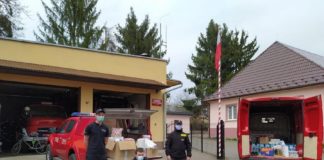 Druhowie OSP z kilku powiatów Małopolski przekazali dary do DPS w Bochni