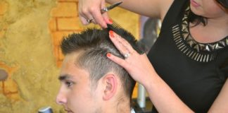 Od 26 kwietnia złagodzenie obostrzeń: otwarte salony fryzjerskie i kosmetyczne oraz częściowy powrót dzieci do szkół