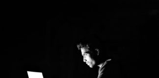 Hejt wobec nauczycieli podczas lekcji online. To przestępstwo!