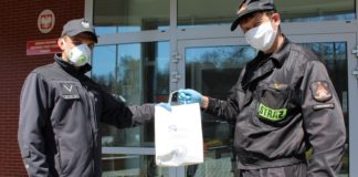 Więźniowie szyją maseczki. 120 przekazano strażakom