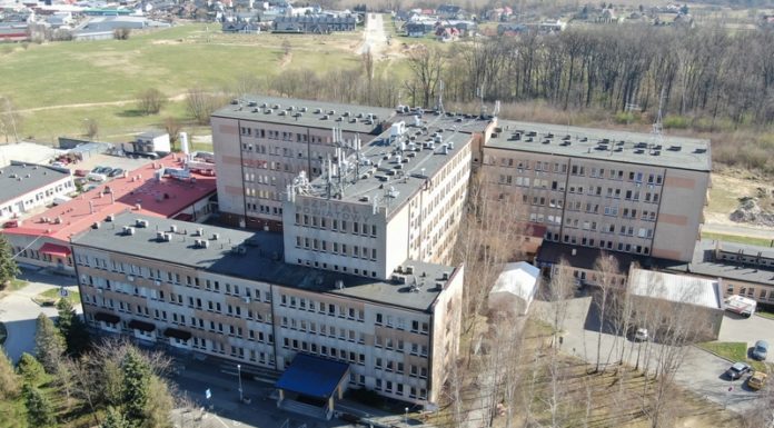 Koronawirus w szpitalu w Brzesku. Wstrzymane przyjęcia na oddział chorób wewnętrznych