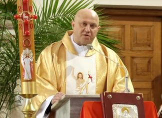 Ksiądz w homilii o debacie prezydenckiej: „9 idiotów”, „oni są kłamcami”