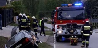 W Brzeźnicy pijany kierowca zepchnął rowerzystów do rowu. Inny rozbił auto w Trzcianie