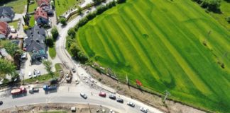 Remont na ul. Wiśnickiej. Mocno zawężony skręt w ul. Strzelecką – ZDJĘCIA