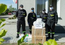 Druhny i druhowie z Gorzkowa uszyli fartuchy ochronne dla opiekunów w DPS