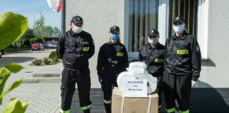 Druhny i druhowie z Gorzkowa uszyli fartuchy ochronne dla opiekunów w DPS