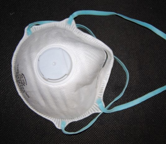 Wiceminister zdrowia: „Wyjaśnimy sprawę maseczek od producentów z Chin razem z rządem tego kraju”