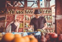 Branża handlowa apeluje do klientów: Noście maseczki!