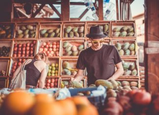 Branża handlowa apeluje do klientów: Noście maseczki!