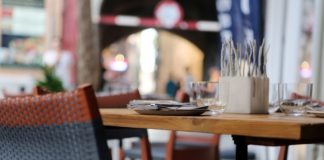 RMF: Otwarcie barów i restauracji 18 maja. Ale… tylko tych z ogródkami?