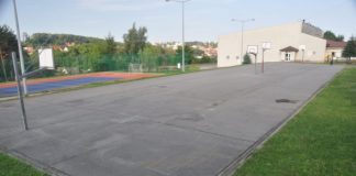 Powiat bocheński z dotacją na przebudowę boiska przy II LO