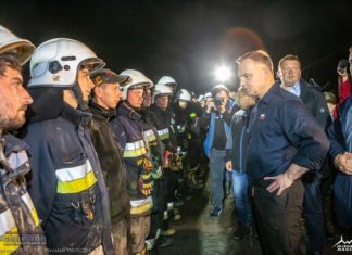 Prezydent Andrzej Duda w zalanym Łapanowie – ZDJĘCIA