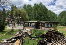 Dąbrówka. Kobiety straciły dom w pożarze. Lokalna społeczność chce go odbudować