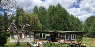 Dąbrówka. Kobiety straciły dom w pożarze. Lokalna społeczność chce go odbudować