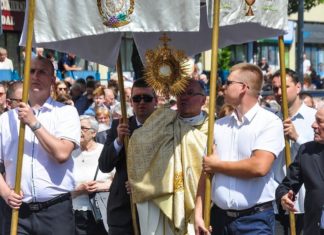 W Boże Ciało bez procesji ulicami miasta