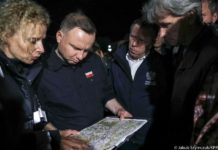 Powódź. Prezydent Andrzej Duda odwiedził zalany Łapanów. Mówił o budowie wałów: „Trzeba tę sprawę załatwić”