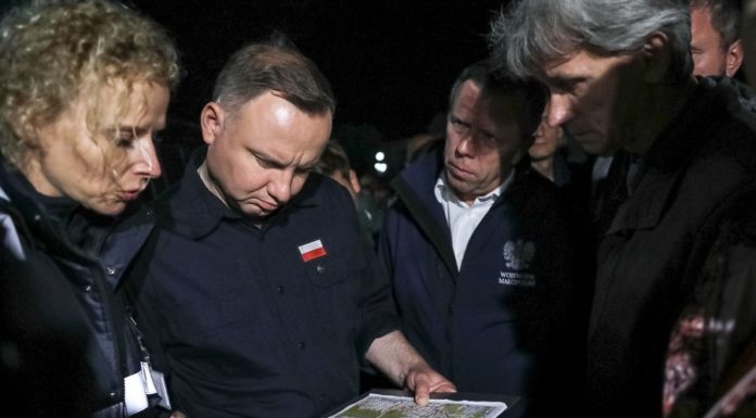 Powódź. Prezydent Andrzej Duda odwiedził zalany Łapanów. Mówił o budowie wałów: „Trzeba tę sprawę załatwić”