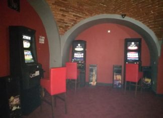 Bochnia. Policjanci zabezpieczyli maszyny do nielegalnych gier hazardowych