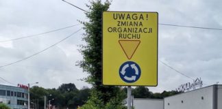 Bochnia. Uwaga kierowcy! Już RUCH OKRĘŻNY na skrzyżowaniu przy straży pożarnej