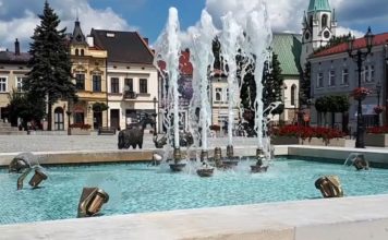 Brzesko. Fontanna na rynku już działa – WIDEO