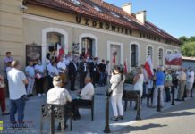 Bochnia. Kilkadziesiąt osób na wiecu poparcia dla Andrzeja Dudy – ZDJĘCIA i WIDEO