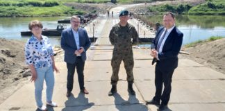 Z wojskowego mostu pontonowego na Wiśle korzysta 700 pojazdów na dobę