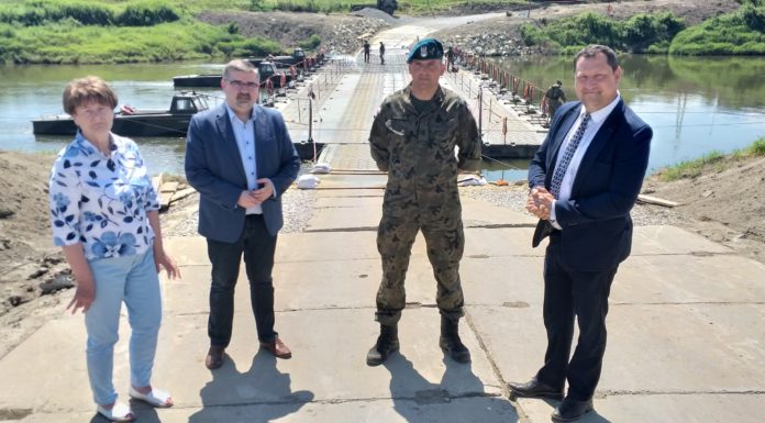 Z wojskowego mostu pontonowego na Wiśle korzysta 700 pojazdów na dobę