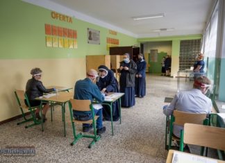 II tura wyborów. Jaka frekwencja na godz. 17:00? – DANE