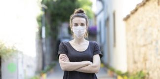 Rzecznik GIS: sprzedawca ma prawo odmówić obsługi klienta bez maseczki